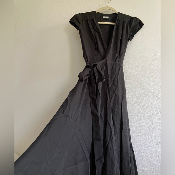 Reformation black tencel and linen deep v wrap midi dress with side bow - Picture 2 of 7